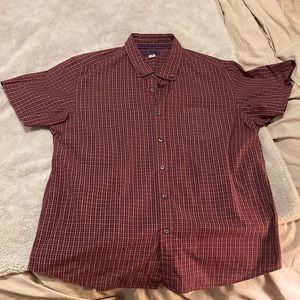 Simply styled short sleeve button down XL